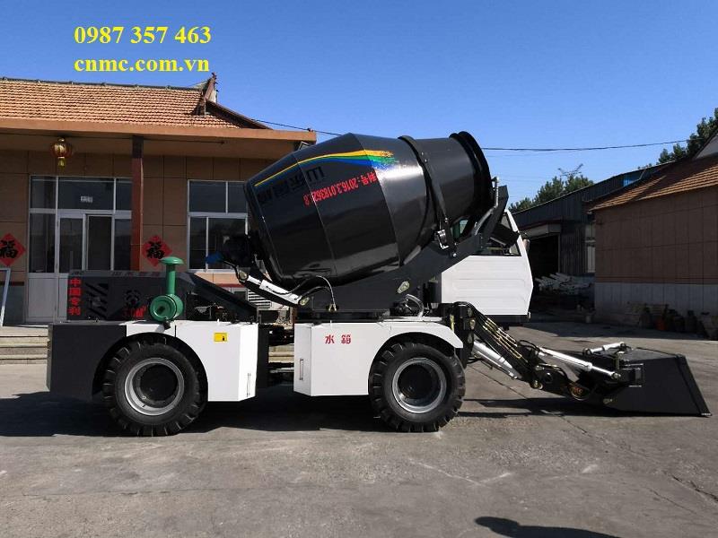 Xe trộn bê tông tự nạp vật liệu 3m3 hiệu LUZUN Trung Quốc